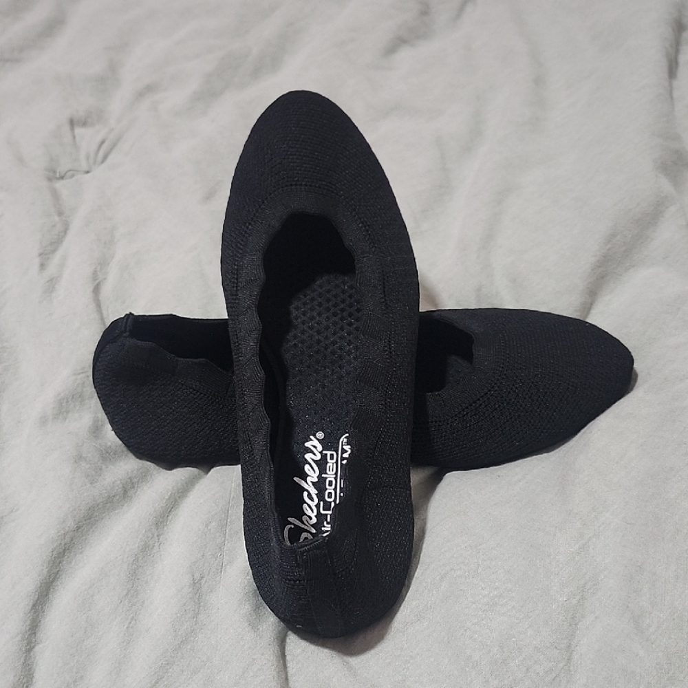 Skechers Women's Black Knit Flats